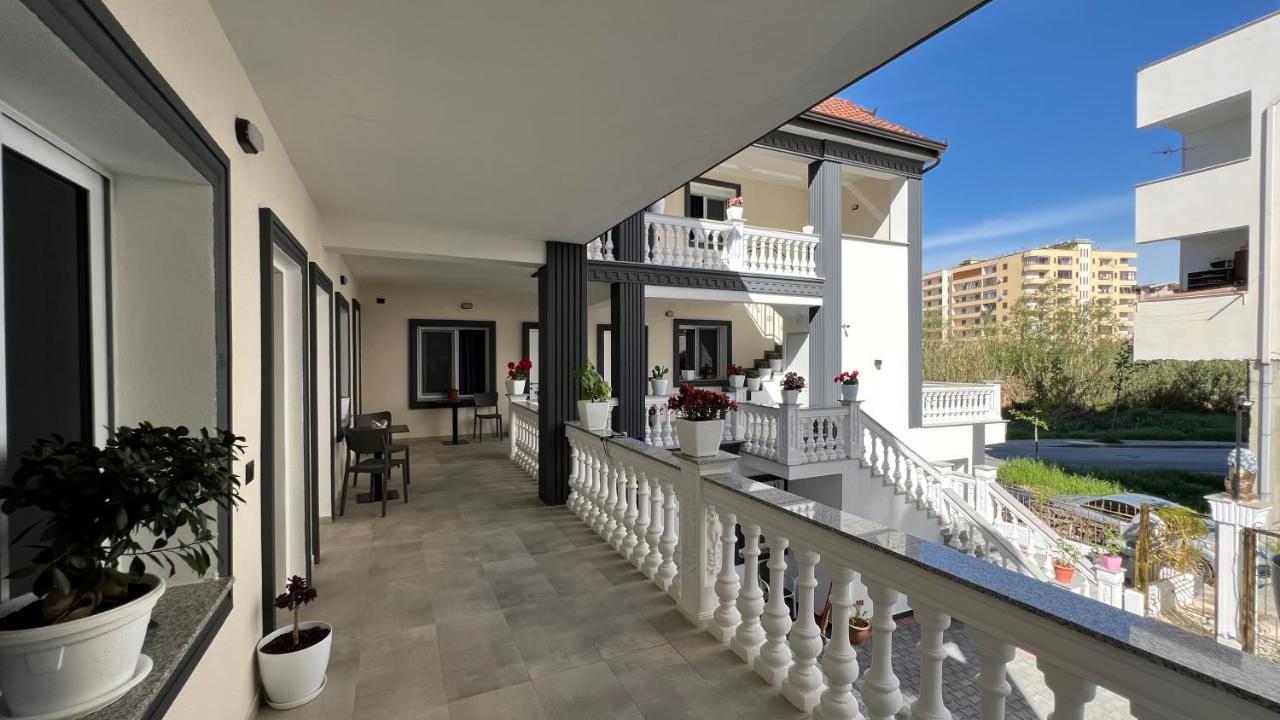 Vila Aaron Durrës Exteriör bild