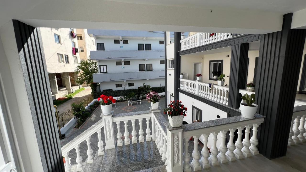 Vila Aaron Durrës Exteriör bild