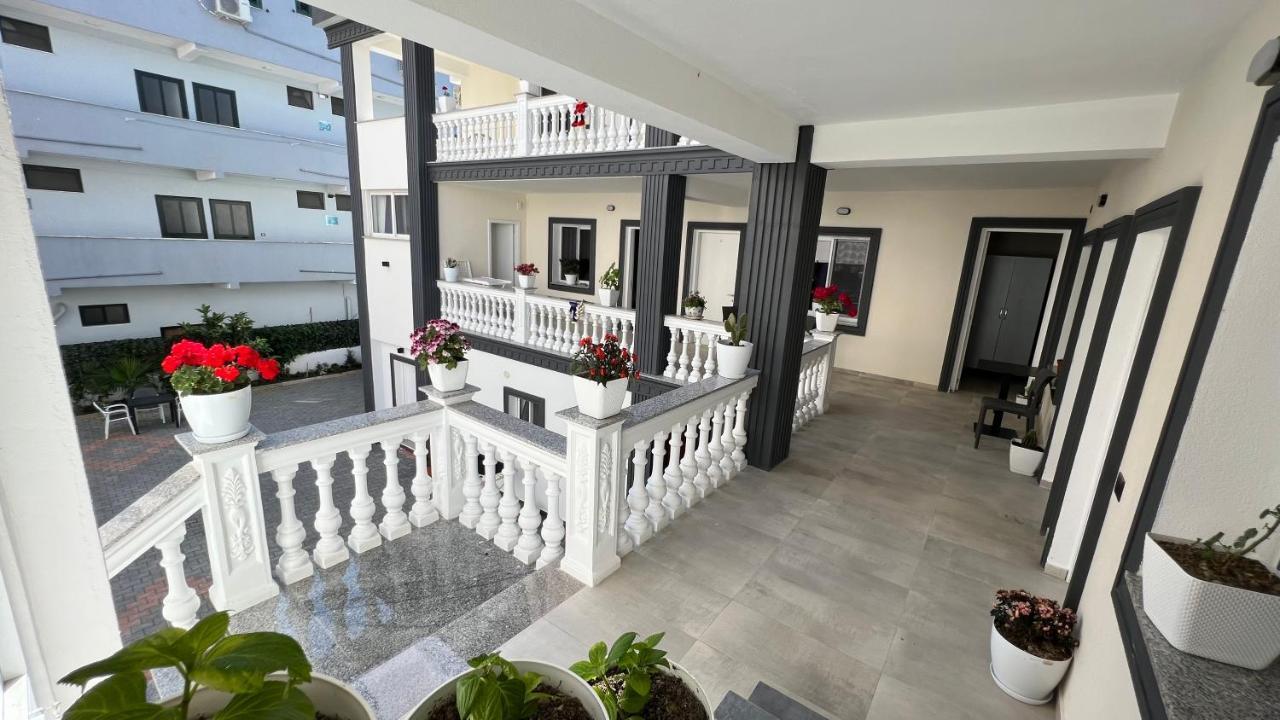 Vila Aaron Durrës Exteriör bild