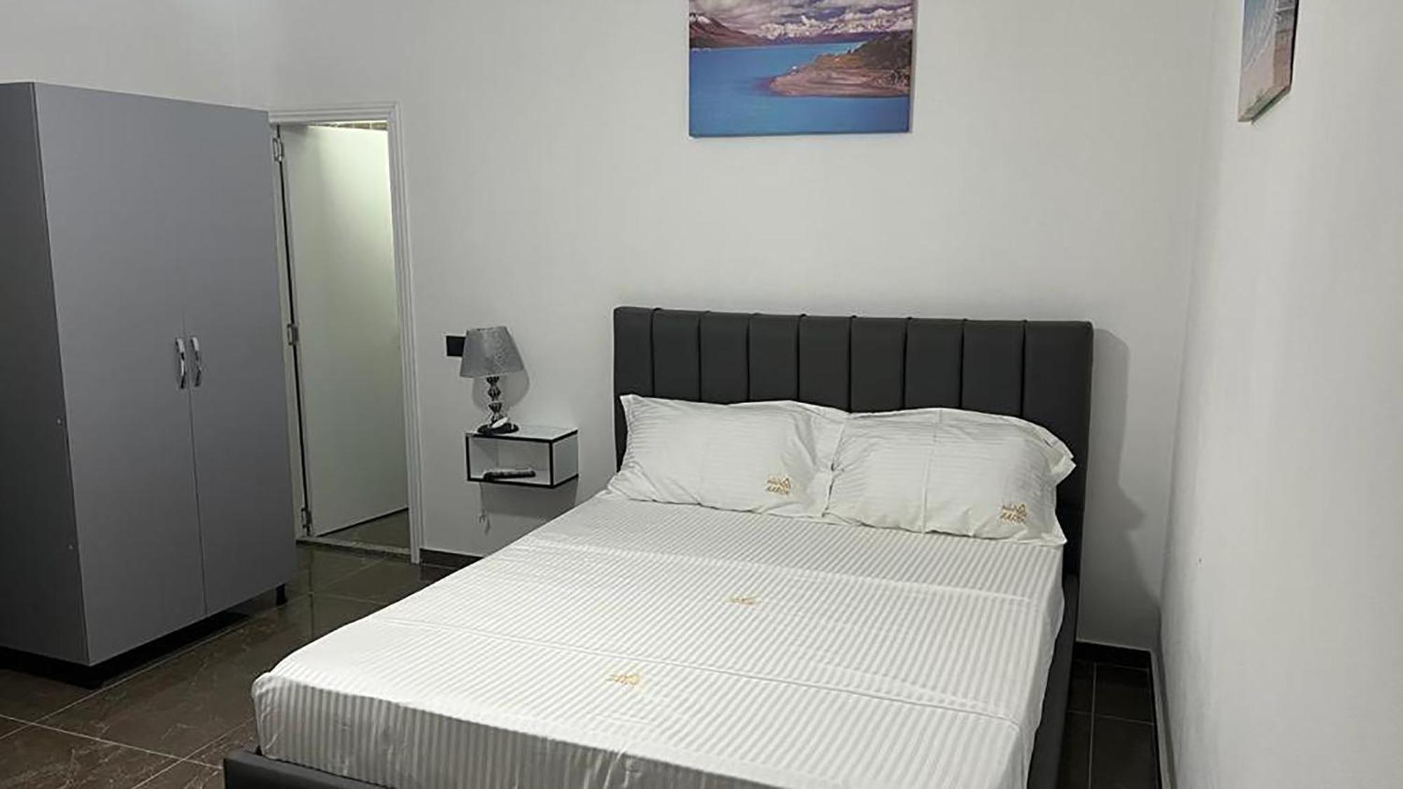 Vila Aaron Durrës Exteriör bild