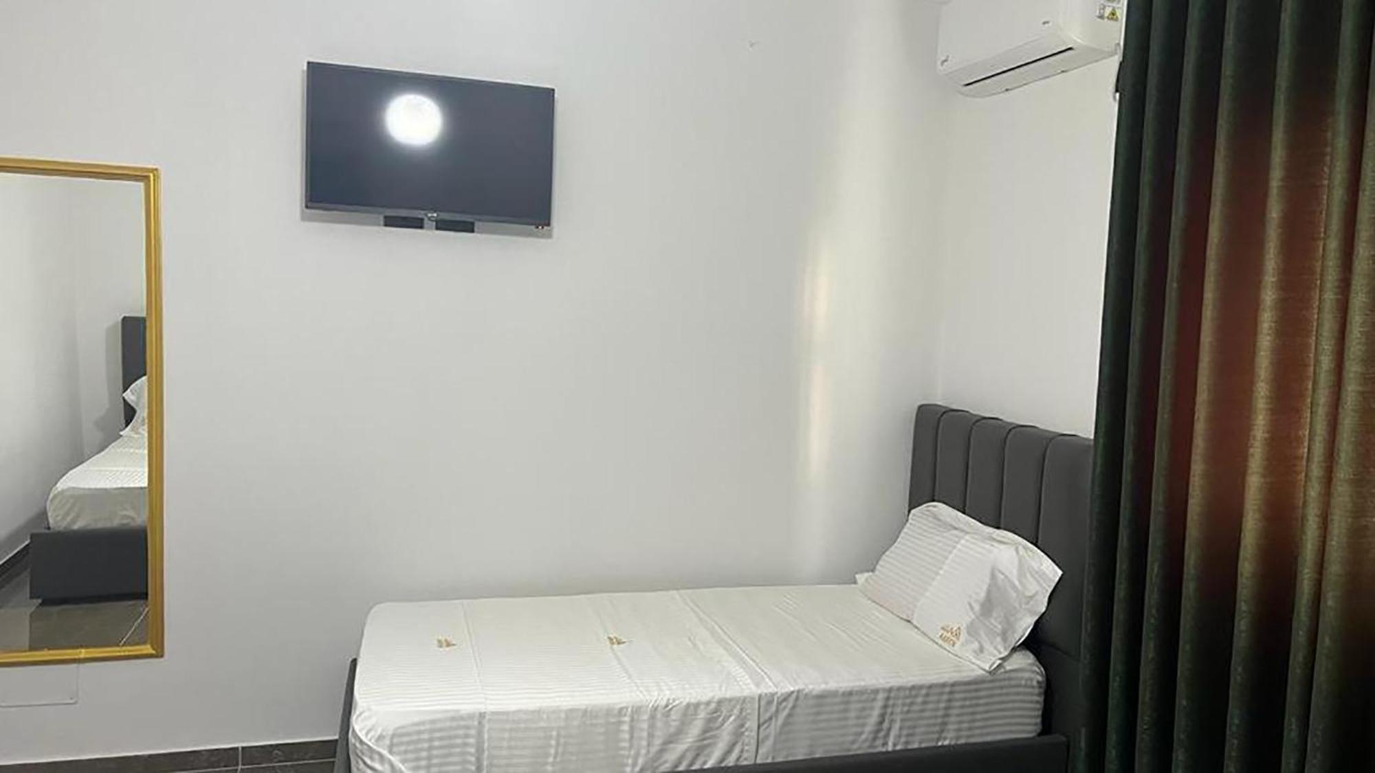 Vila Aaron Durrës Exteriör bild