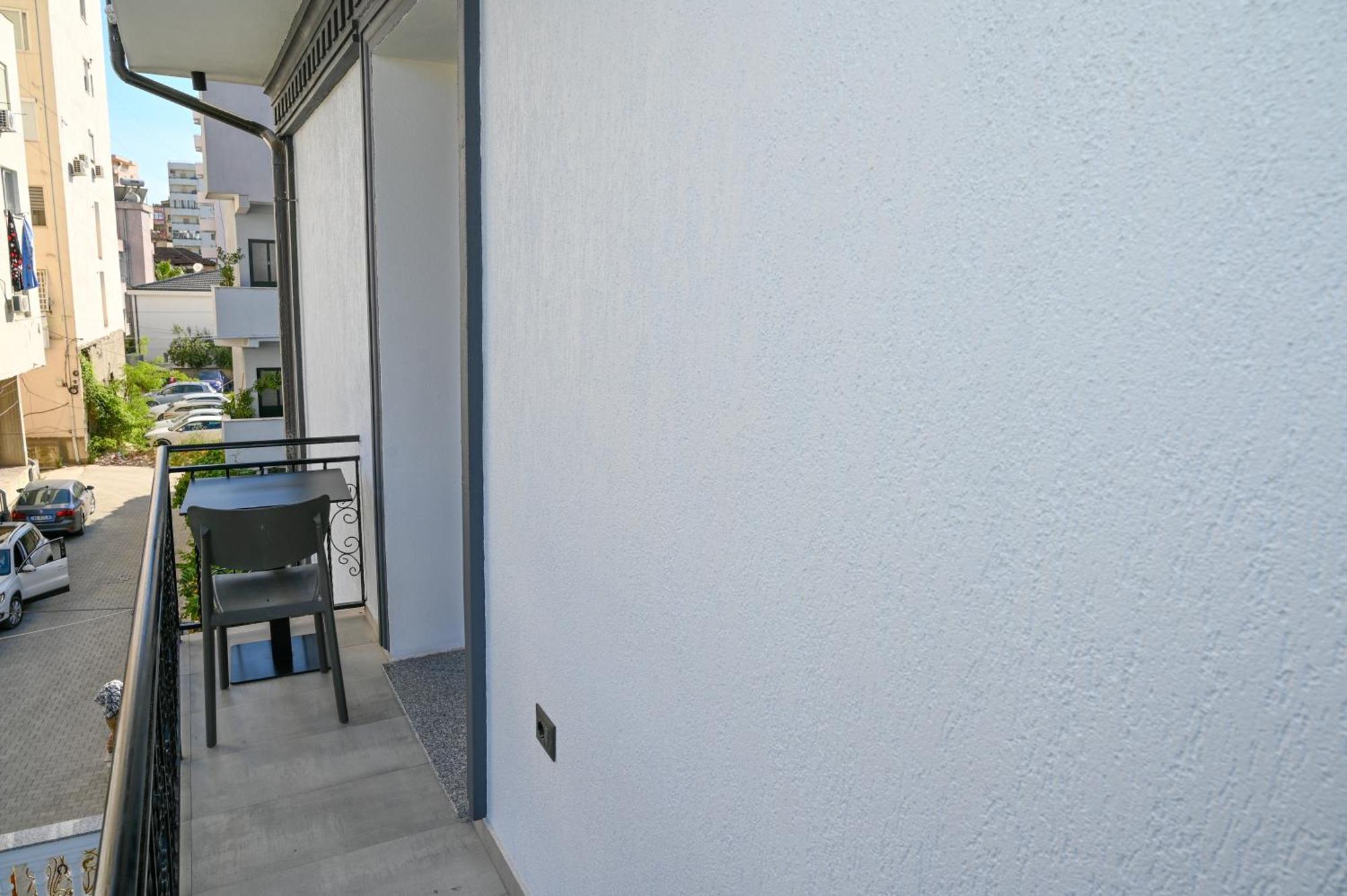 Vila Aaron Durrës Exteriör bild