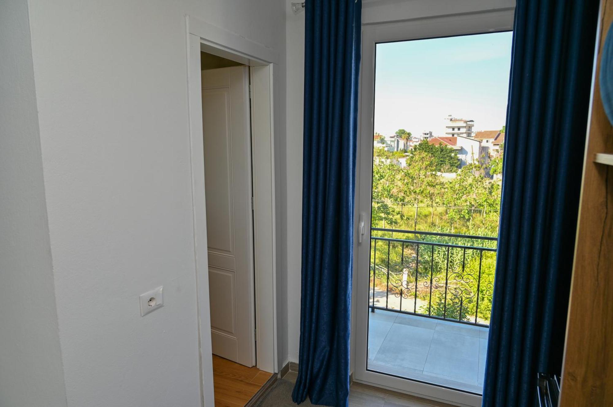 Vila Aaron Durrës Exteriör bild
