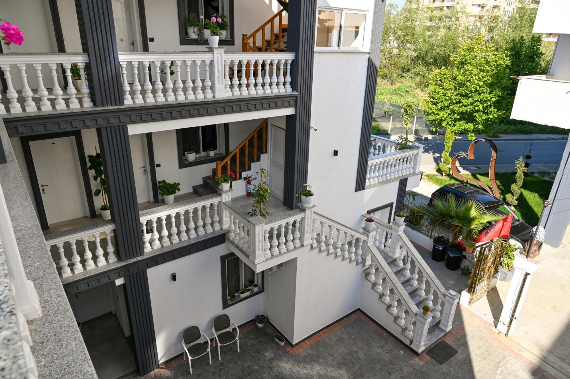 Vila Aaron Durrës Exteriör bild