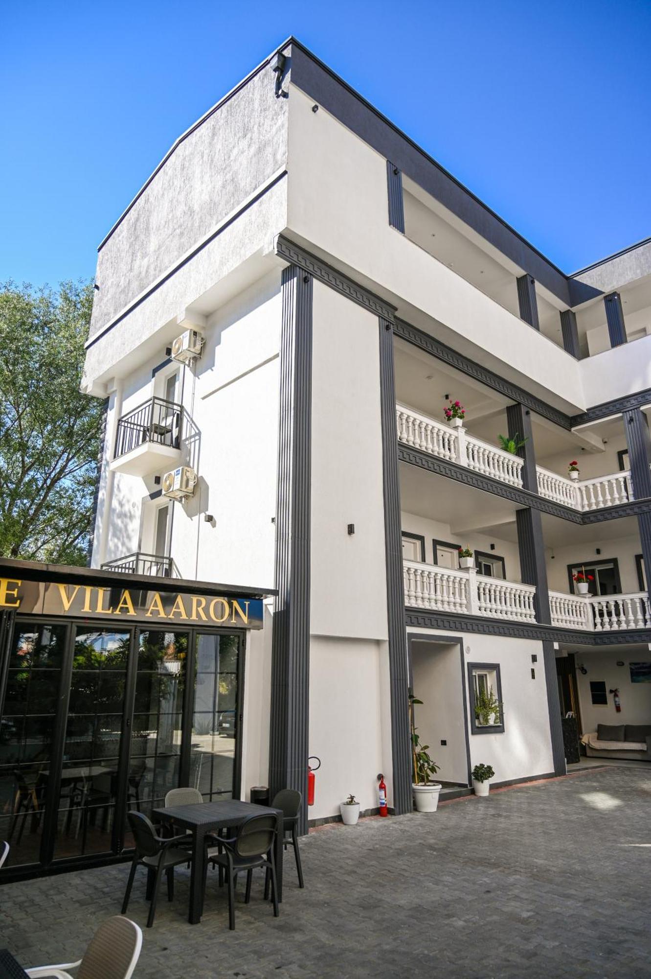 Vila Aaron Durrës Exteriör bild
