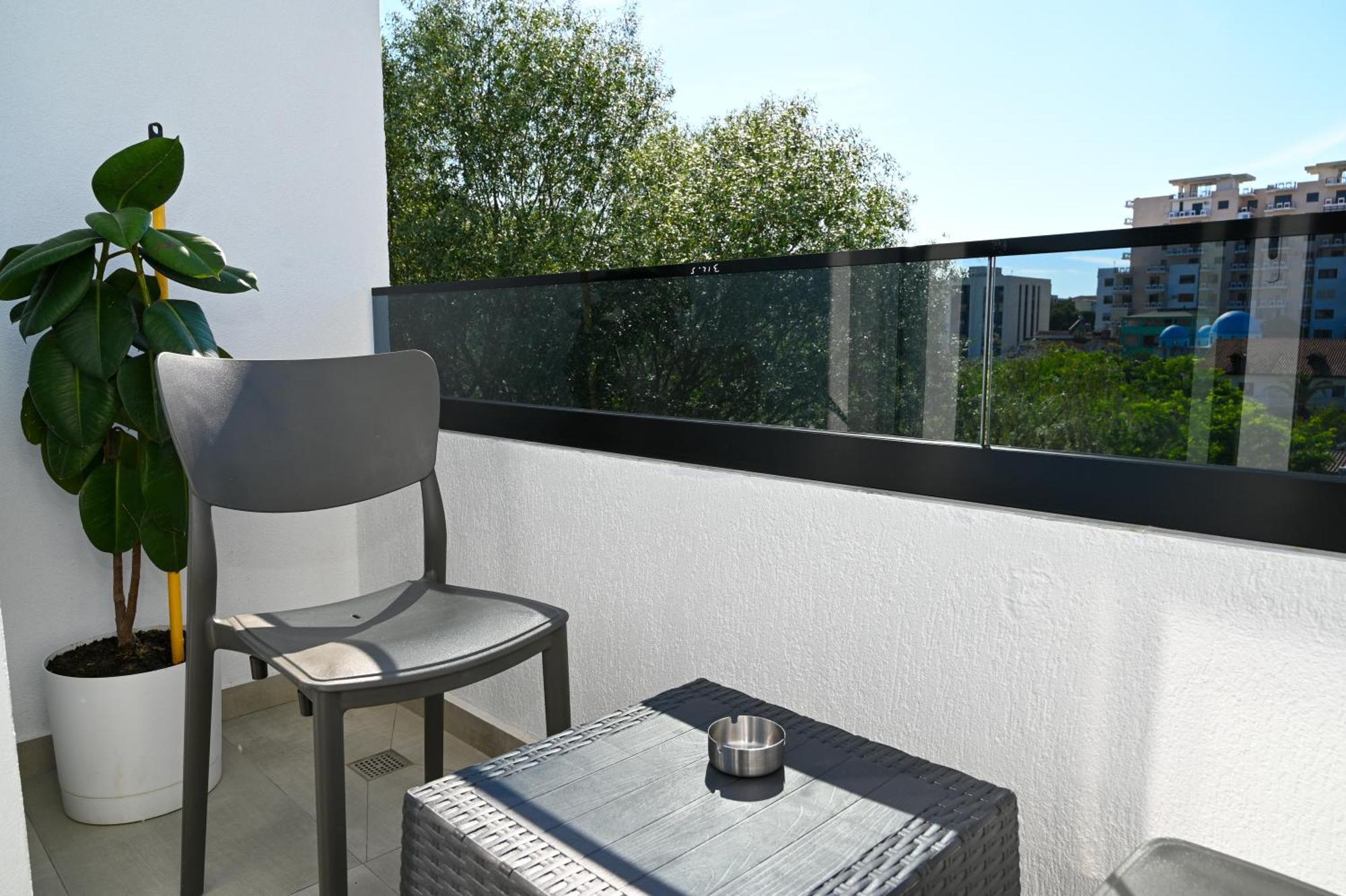 Vila Aaron Durrës Exteriör bild