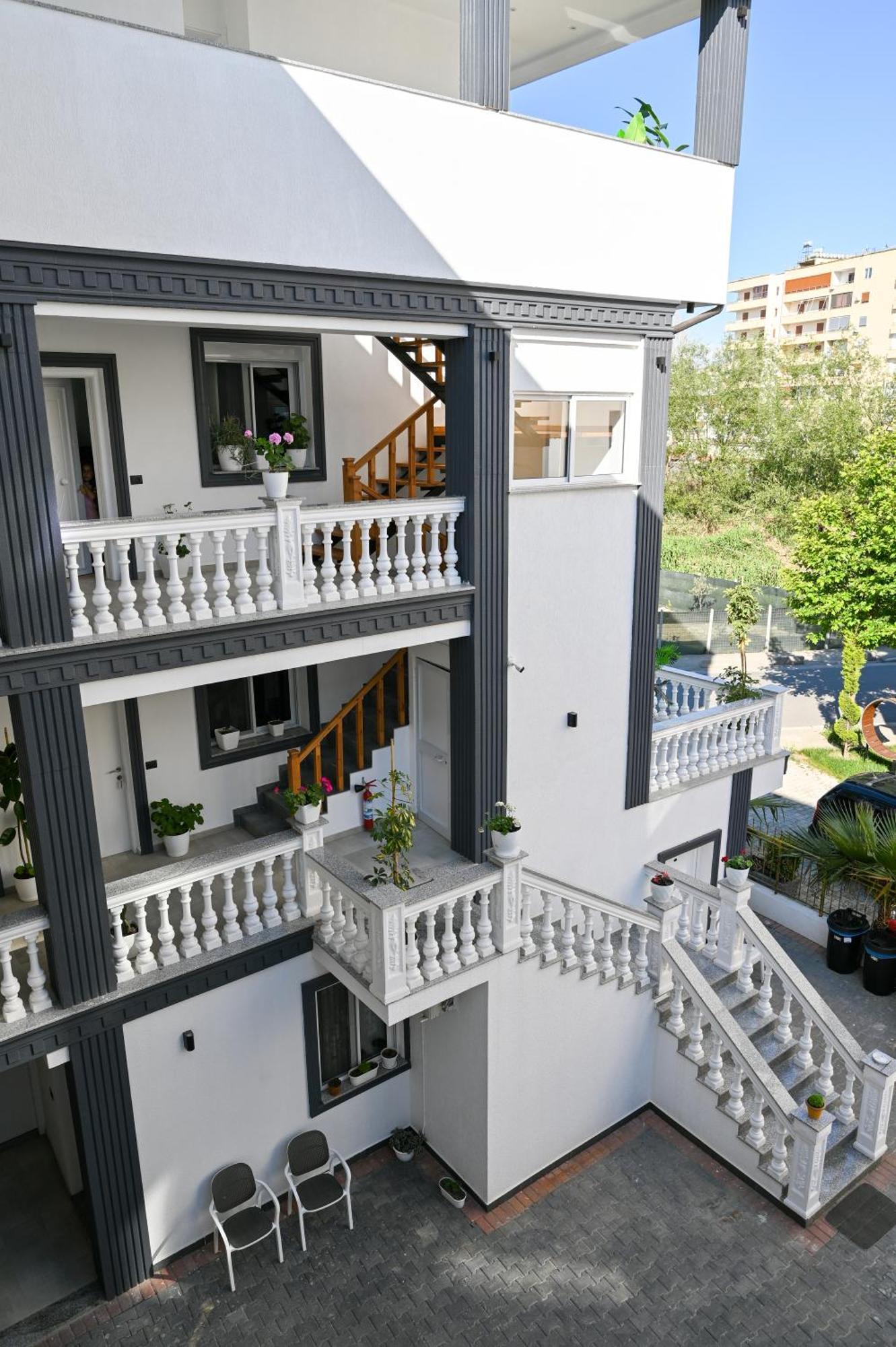 Vila Aaron Durrës Exteriör bild