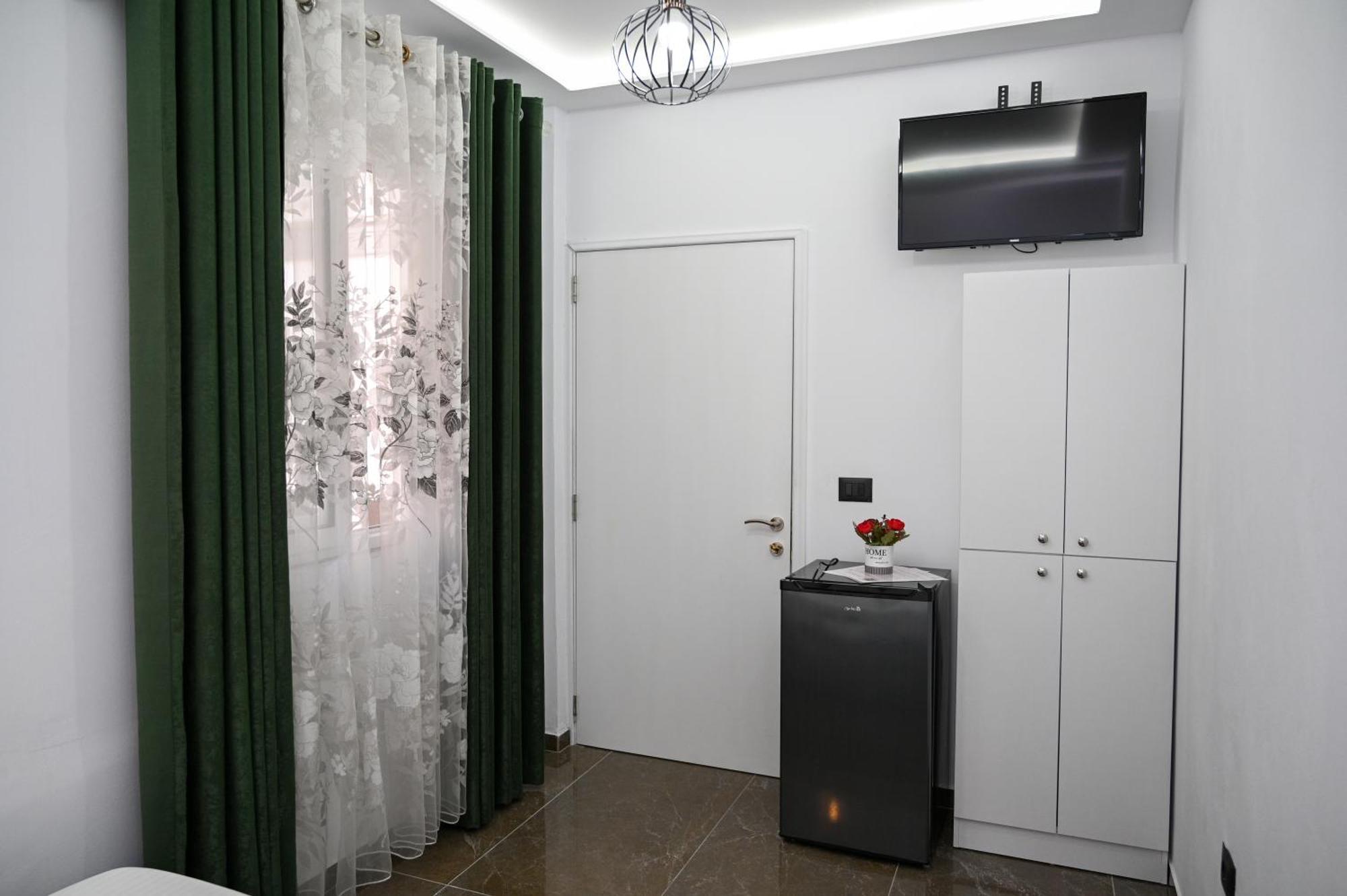 Vila Aaron Durrës Exteriör bild