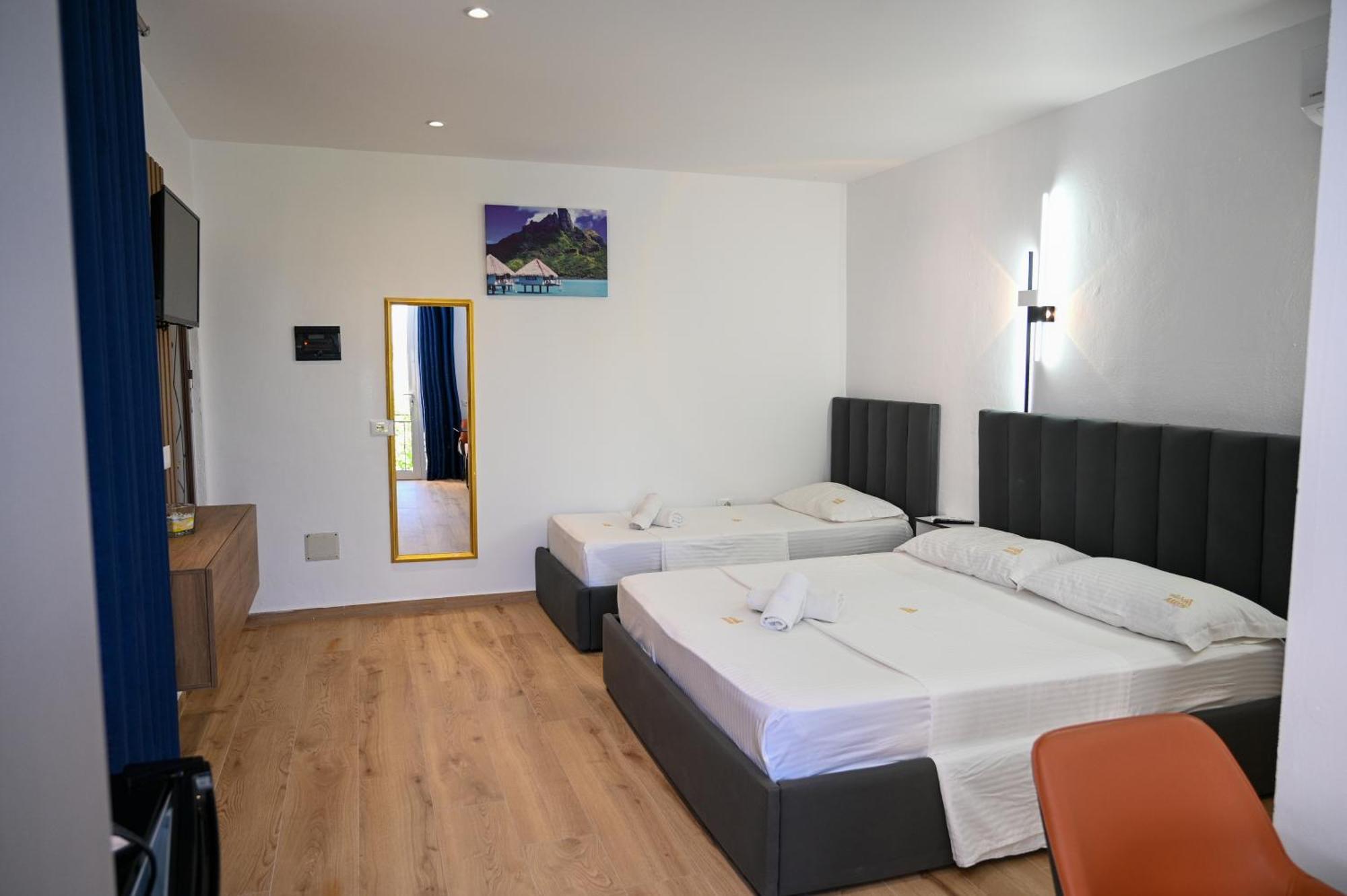 Vila Aaron Durrës Exteriör bild