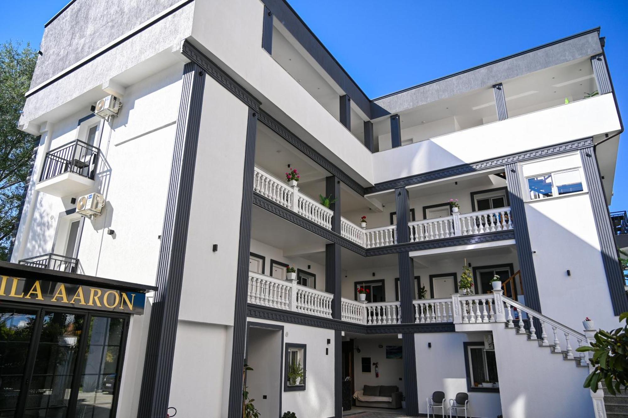 Vila Aaron Durrës Exteriör bild