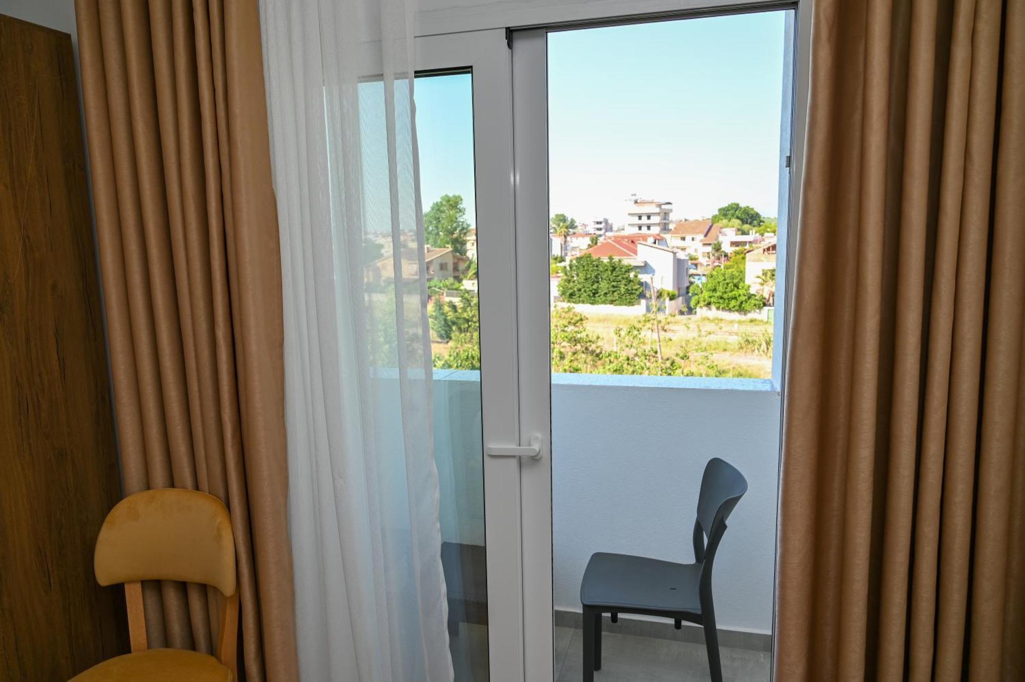 Vila Aaron Durrës Exteriör bild
