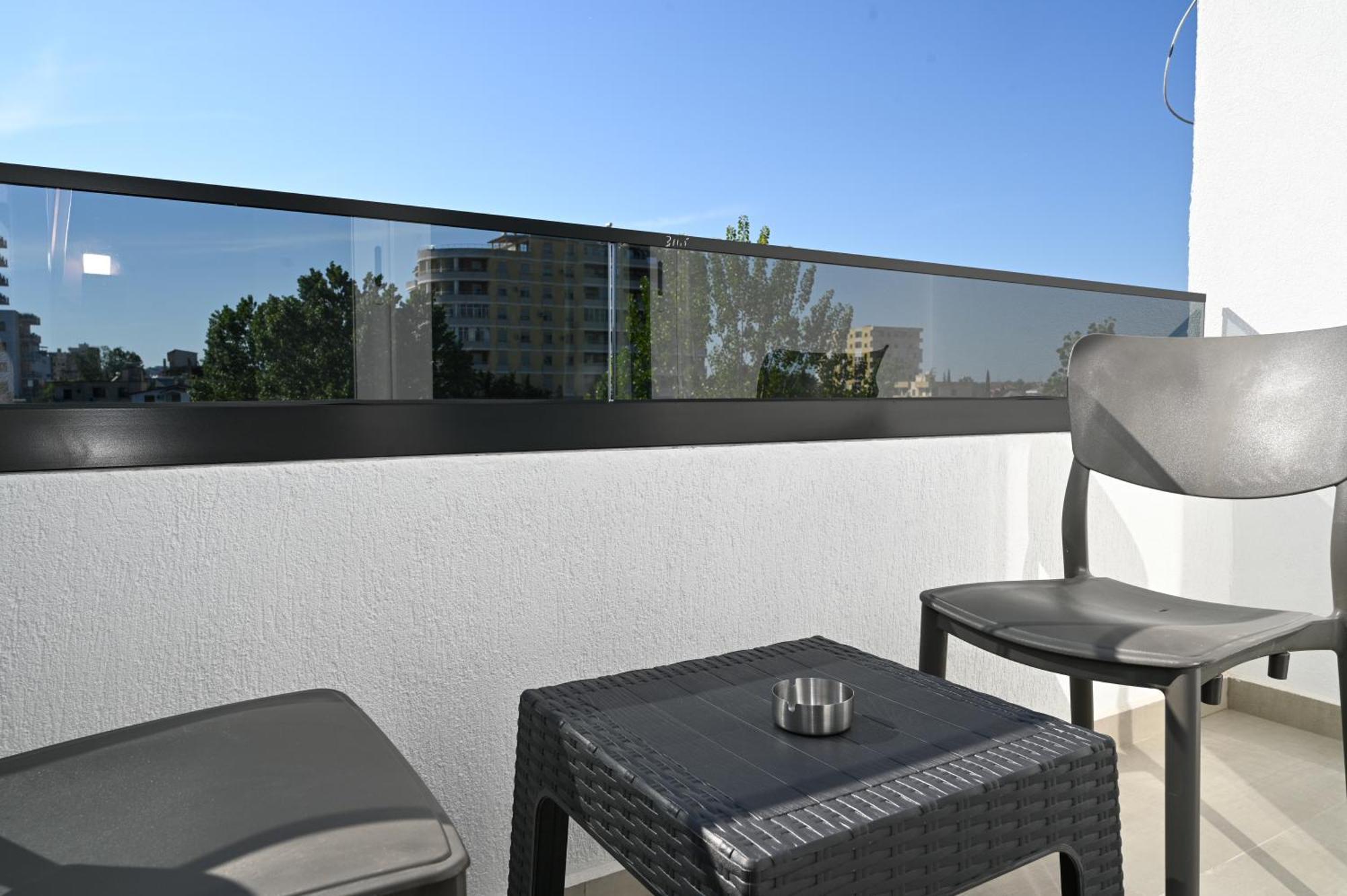 Vila Aaron Durrës Exteriör bild